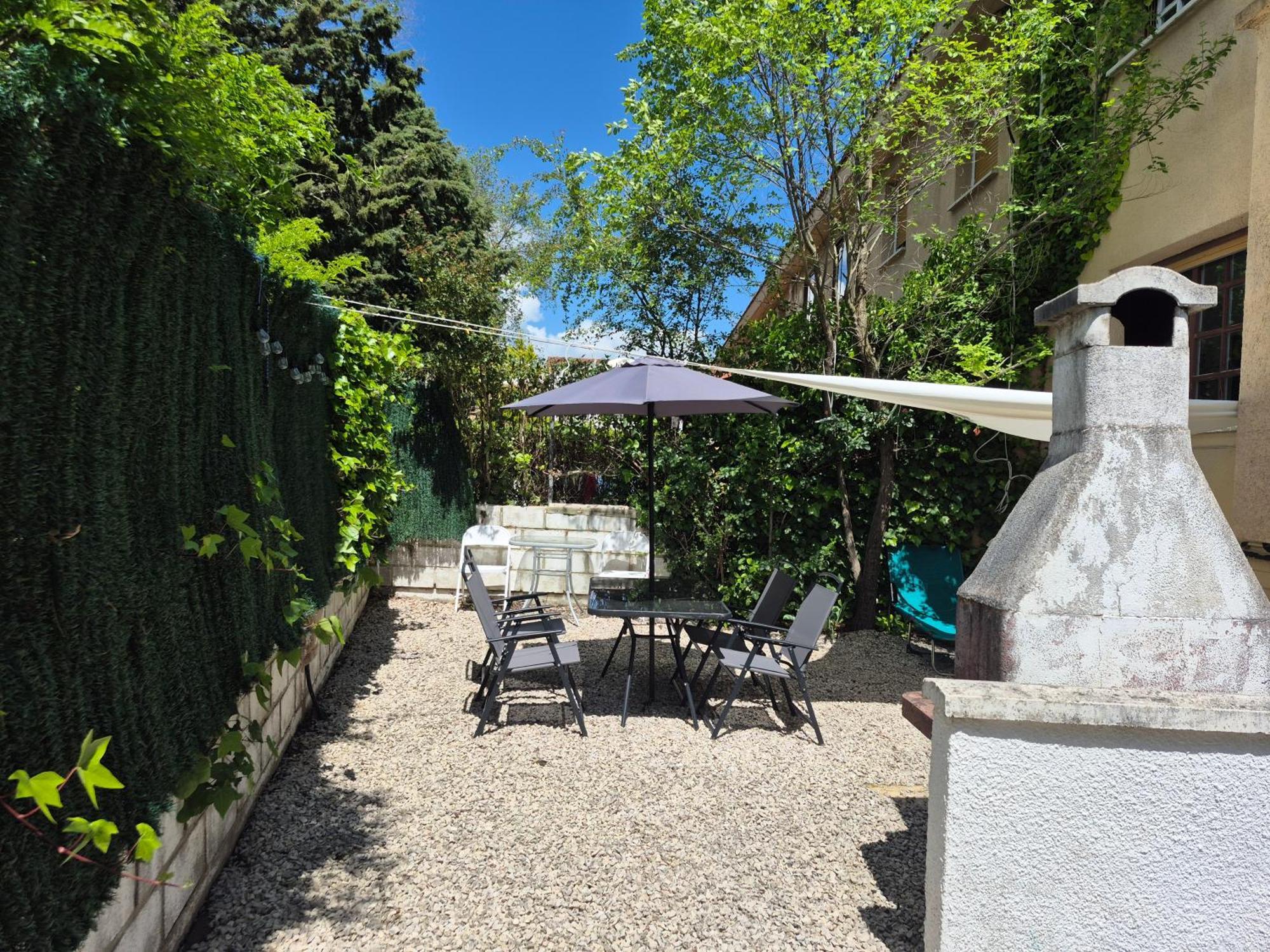Cool Basement Studio In Hosts House With Private Terrace And Bbq Zizur Mayor Eksteriør bilde