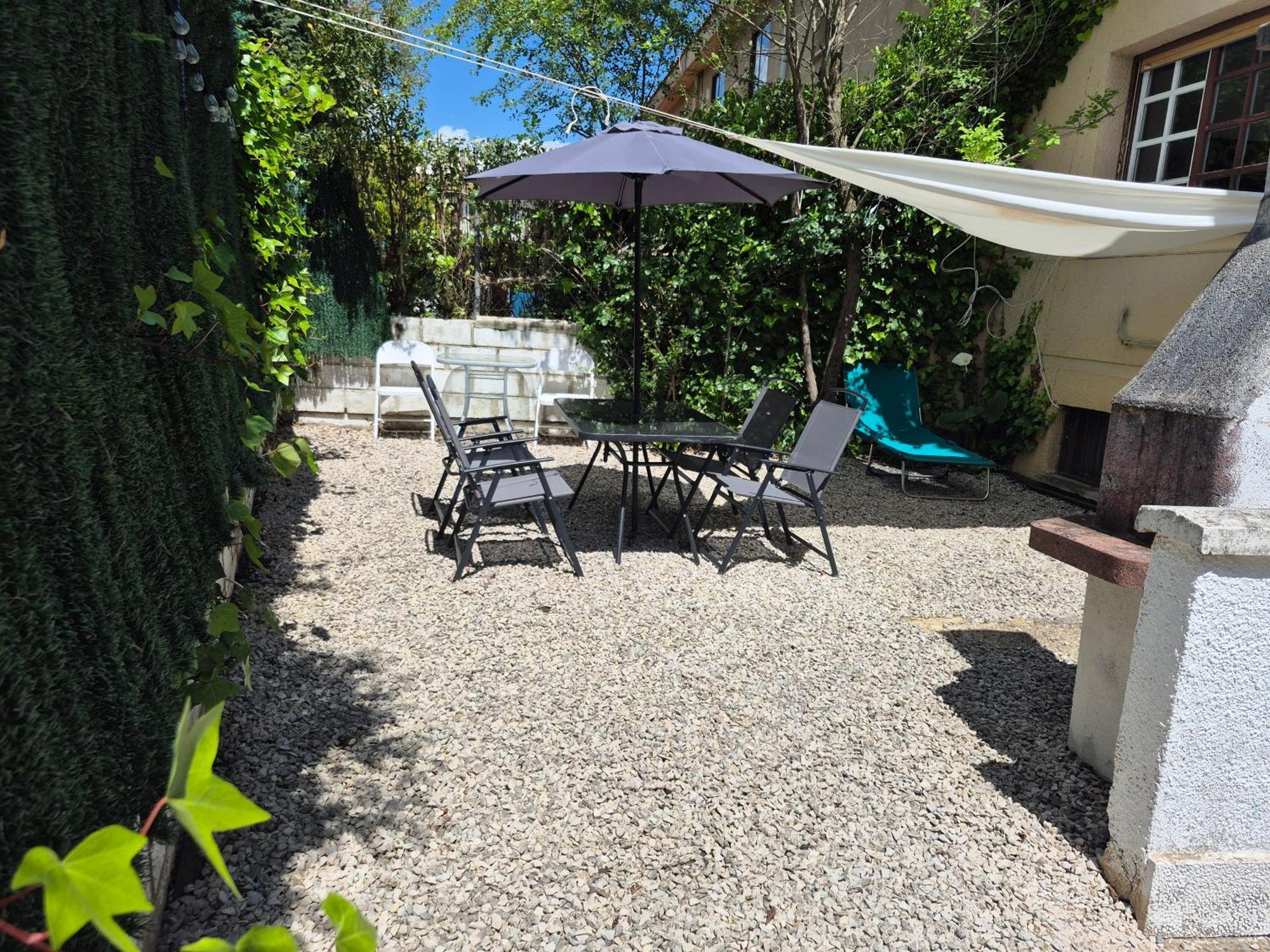 Cool Basement Studio In Hosts House With Private Terrace And Bbq Zizur Mayor Rom bilde